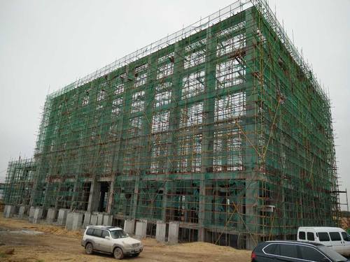 銅煤公司承建的小保當?shù)V井工業(yè)場地鍋爐房工程順利封頂