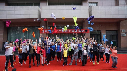 瞧，他們嗨瘋了！