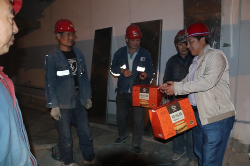 澄合分公司領導中秋國慶深入一線慰問干部職工