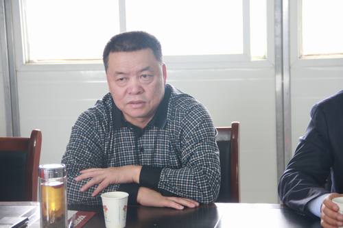 陜煤集團(tuán)總經(jīng)理助理、建設(shè)集團(tuán)聯(lián)合黨委書記、董事長寧興剛節(jié)日期間深入銅煤公司施工生產(chǎn)一線視察慰問