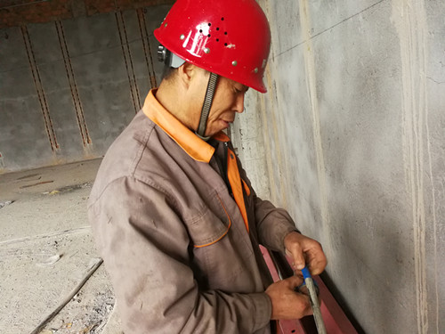 一個踏踏實(shí)實(shí)的“犁地?！?></div>
                                <div   id=