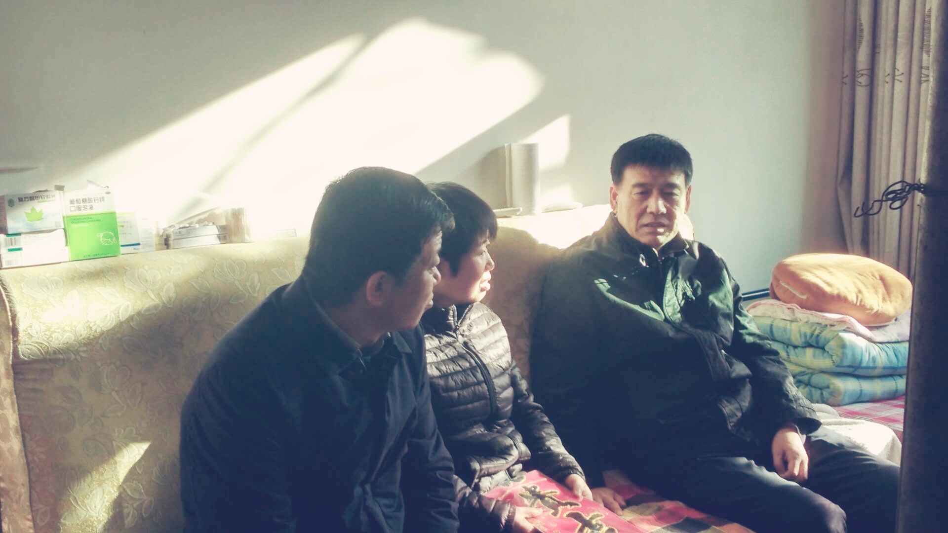 建設(shè)集團(tuán)聯(lián)合黨委副書記、紀(jì)委書記、工會主席侯本英一行慰問礦建三公司困難職工