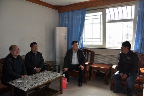 副總經(jīng)理王寧蒞臨韓城分公司慰問困難職工