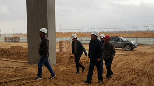 榆北煤業(yè)公司董事長肖緒才一行蒞臨天工公司小保當聯(lián)合建筑工地視察