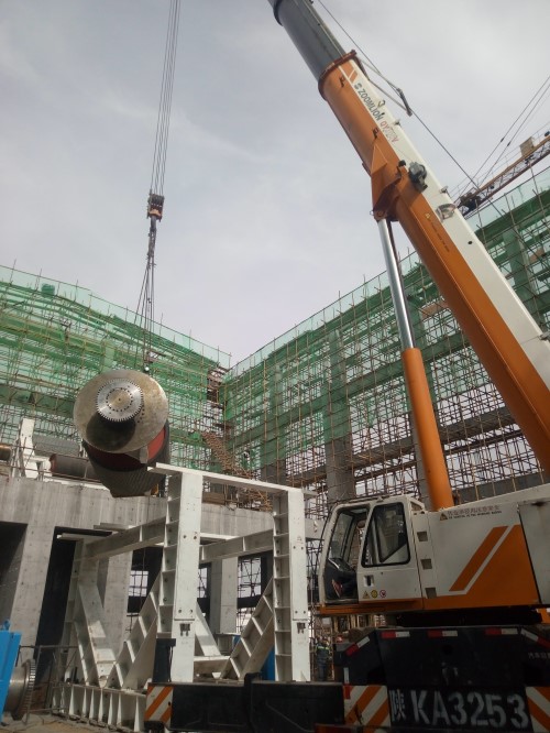 機(jī)電安裝公司承建的小保當(dāng)一號煤礦主斜井帶式輸送機(jī)配電、控制及機(jī)械設(shè)備安裝如火如荼