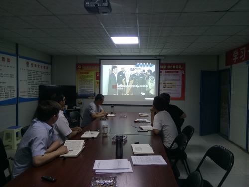 簽定家庭助廉承諾書(shū) 吹好廉潔從業(yè)“枕邊風(fēng)”