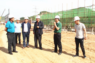 陜鋼集團(tuán)工會主席陳敏鋒視察漢中分公司龍鋼寶軋漢中加工基地項目