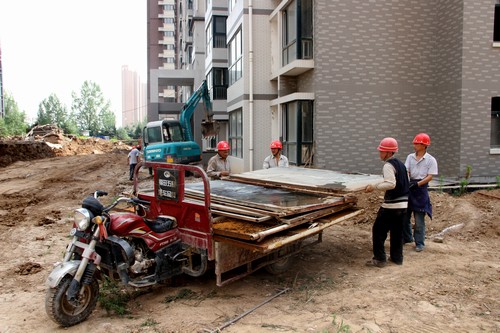 炎炎夏日，擋不住他們火一樣的工作熱情