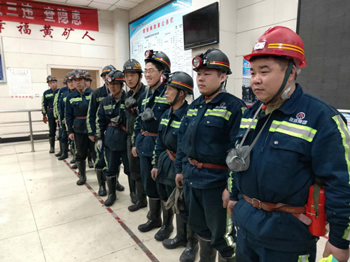 春節(jié)，堅守是最美“敬業(yè)?！?></div>
                                <div   id=