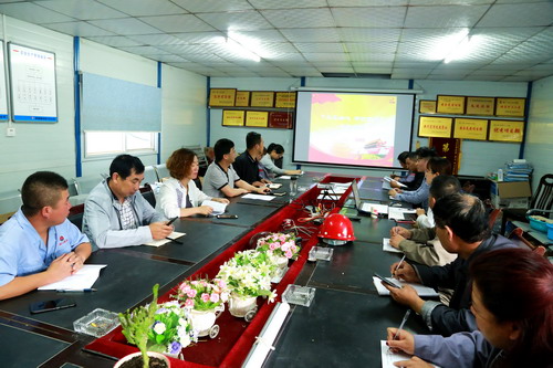 陜煤建設(shè)銅川公司開(kāi)展“不忘初心，牢記使命”主題黨課