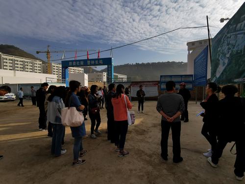 “新中國(guó)從這里走來(lái)”網(wǎng)絡(luò)主題活動(dòng)媒體團(tuán)走進(jìn)陜煤建設(shè)礦建二公司車村項(xiàng)目部