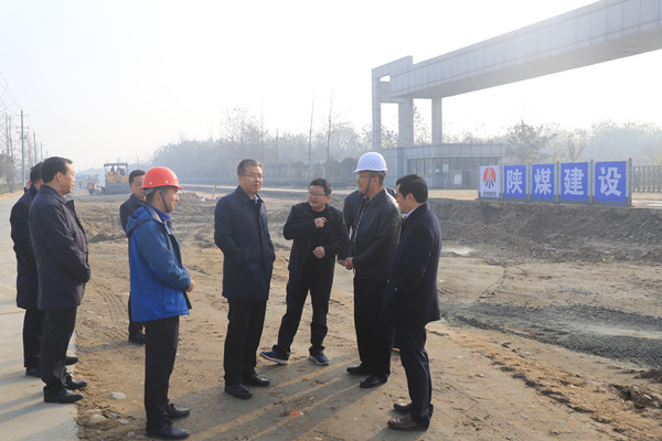 漢中市常務(wù)副市長(zhǎng)陳曉勇深入陜煤建設(shè)漢中分公司鋪鎮(zhèn)污水處理廠截污干管項(xiàng)目視察