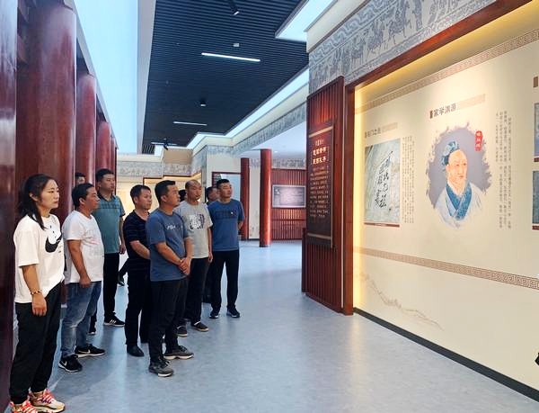 陜煤建設(shè)澄合分公司渭南片區(qū)單位赴楊震公祠開(kāi)展廉政教育主題黨日活動(dòng)