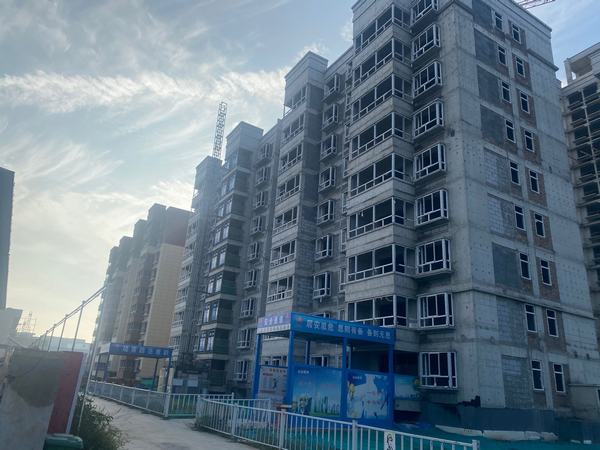 陜煤建設(shè)銅煤公司承建的白水縣萬(wàn)榮錦園小區(qū)2#、3#樓獲評(píng)“市級(jí)文明工地”稱號(hào)