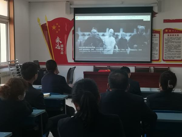 陜煤建設(shè)銅煤公司機關(guān)黨支部開展“守初心、觀紅影”主題黨日活動