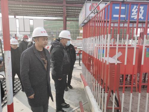 張掖市經開區(qū)住建局、質檢站領導蒞臨張掖潤泉瑞苑項目部檢查指導工作