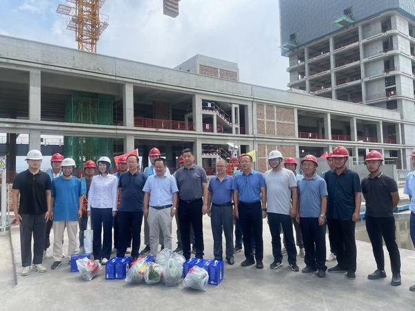 中電科西北集團公司副總經(jīng)理薛敏一行慰問陜煤建設渭南公司第十一項目部一線職工