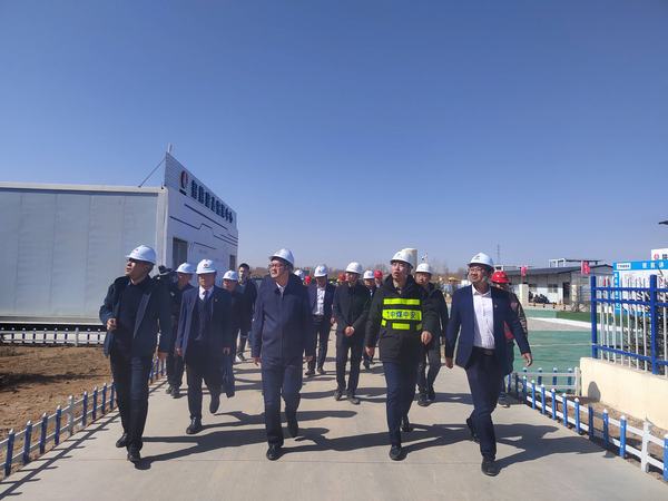 榆林市委副書記、市委黨校校長(zhǎng)李雄斌一行蒞臨榆林市委黨校新校區(qū)建設(shè)項(xiàng)目檢查指導(dǎo)工作