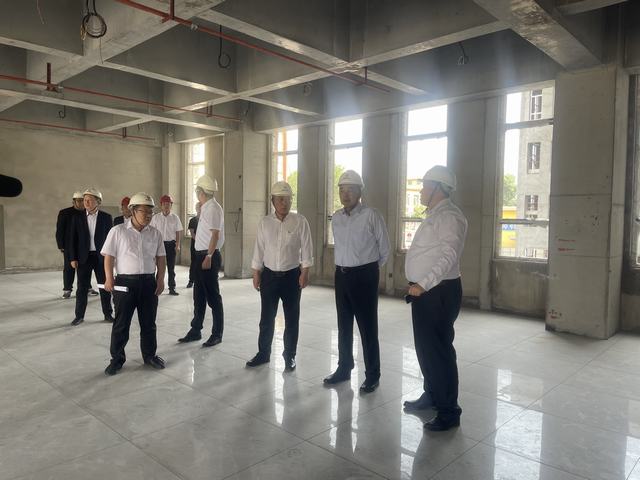 陜西陜煤韓城礦業(yè)有限公司黨委書記、董事長(zhǎng)張維新蒞臨陜煤建設(shè)韓城分公司下峪口煤礦調(diào)度指揮綜合辦公樓工程檢查指導(dǎo)工作