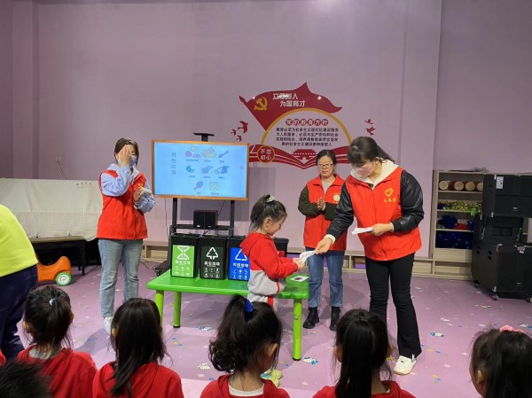 陜煤建設(shè)機(jī)電安裝公司垃圾分類進(jìn)校園爭做環(huán)保“小達(dá)人”