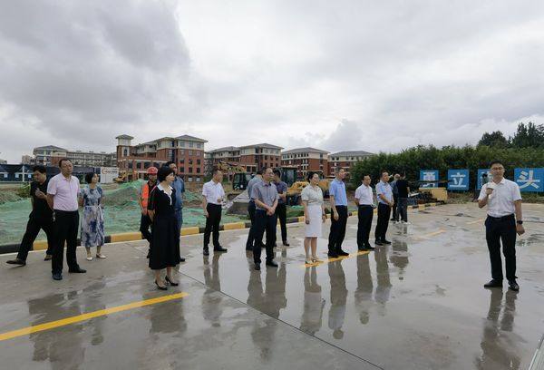 漢陰縣縣委書(shū)記劉飛霞一行蒞臨漢陰縣實(shí)驗(yàn)中學(xué) 二期建設(shè)工程項(xiàng)目現(xiàn)場(chǎng)調(diào)研指導(dǎo)工作