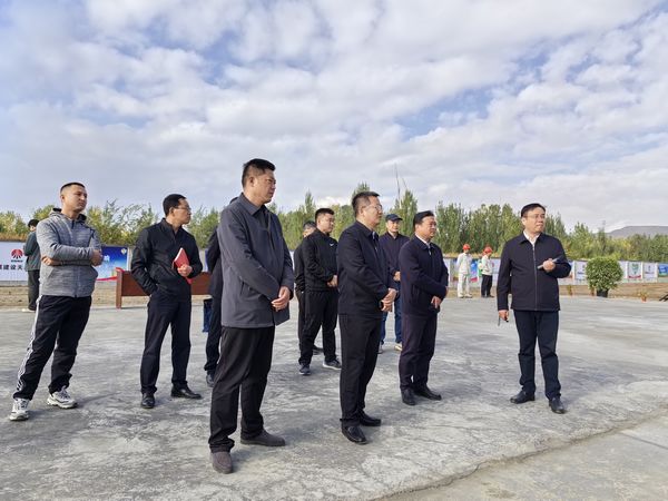 伊寧市委副書記黃偉蒞臨陜煤建設(shè)天工公司承建的伊寧儲煤中心基地建設(shè)項目檢查指導(dǎo)工作