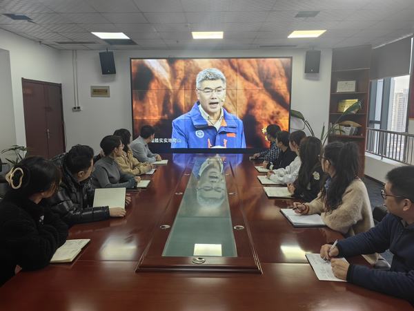陜煤建設各單位組織觀看《榜樣8》專題節(jié)目