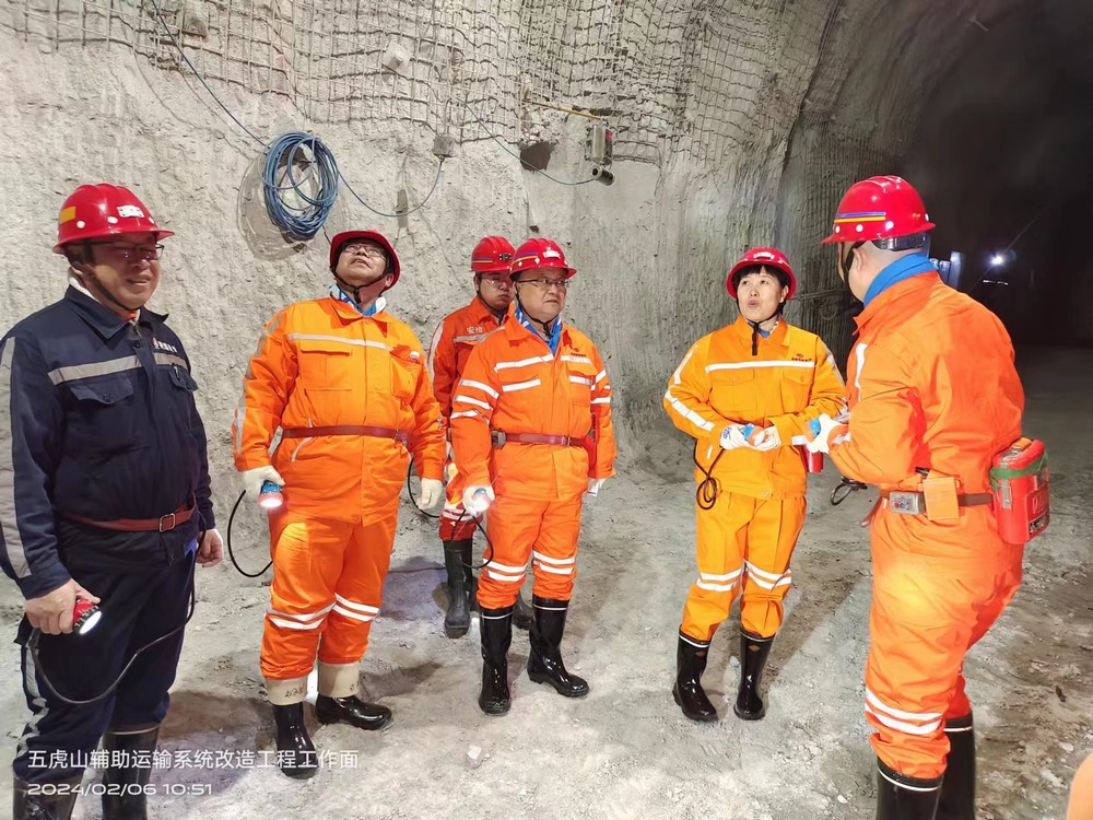 烏海市市長崔景英一行蒞臨五虎山緩坡斜井工程調(diào)研指導