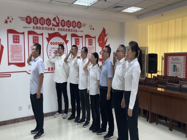 陜煤建設煤礦運營服務分公司機關(guān)黨支部：開展“重溫誓詞  銘記初心”主題黨日活動