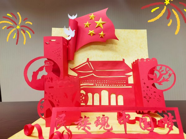 陜煤建設(shè)路橋分公司職工用創(chuàng)意作品喜迎國(guó)慶佳節(jié)到來