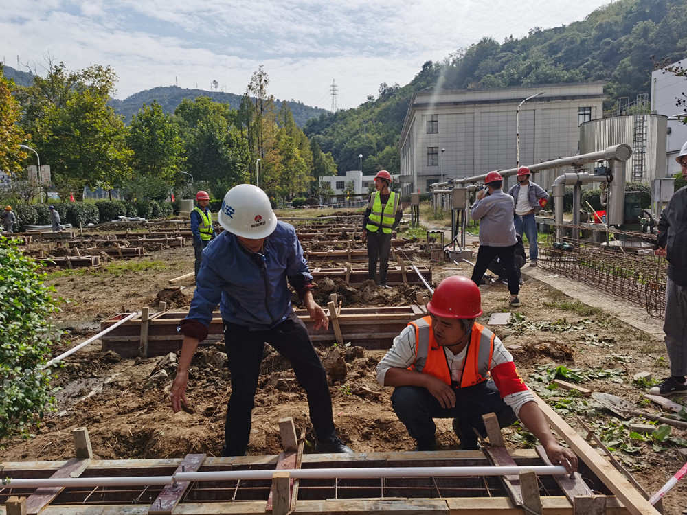 加班加點趕工期 不辭辛勞抓進度