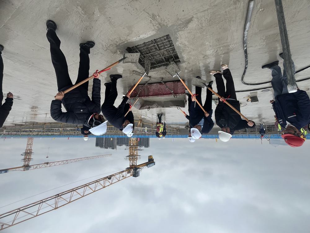 喜報(bào)！陜煤建設(shè)榆林公司承建的遷建榆林市第八中學(xué)項(xiàng)目N1標(biāo)段綜合樓主體喜迎封頂