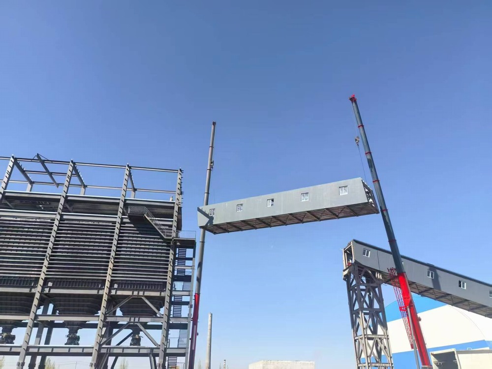 陜煤建設(shè)天工公司新疆第一項(xiàng)目部：雙機(jī)協(xié)作展絕技，棧橋凌空貫長(zhǎng)虹