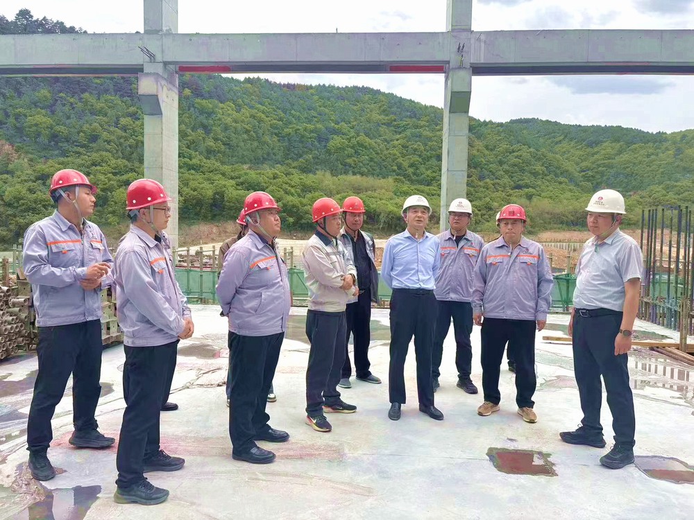 黃陵礦業(yè)集團(tuán)黨委副書(shū)記、總經(jīng)理趙小兵“五一”期間深入天工公司基層項(xiàng)目檢查指導(dǎo)