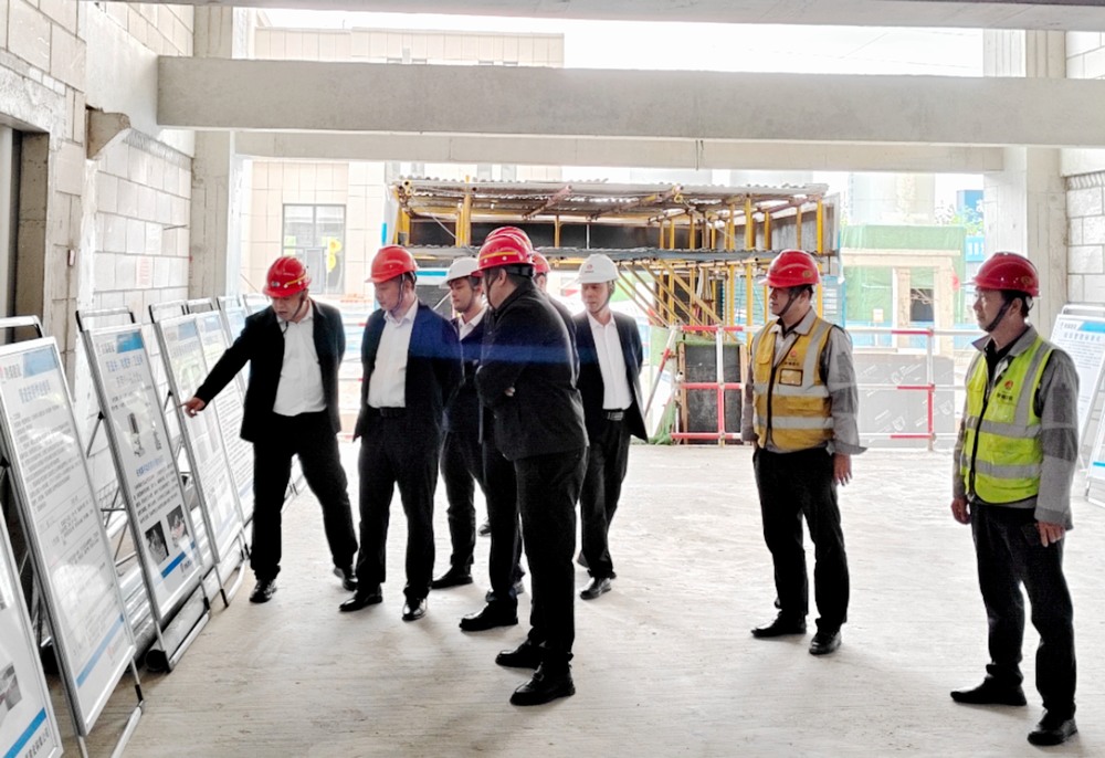 陜煤集團基本建設(shè)部高級主任師楊景輝一行深入陜煤建設(shè)銅煤公司承建的檸條塔新建3#、4#員工公寓樓項目檢查指導(dǎo)工作