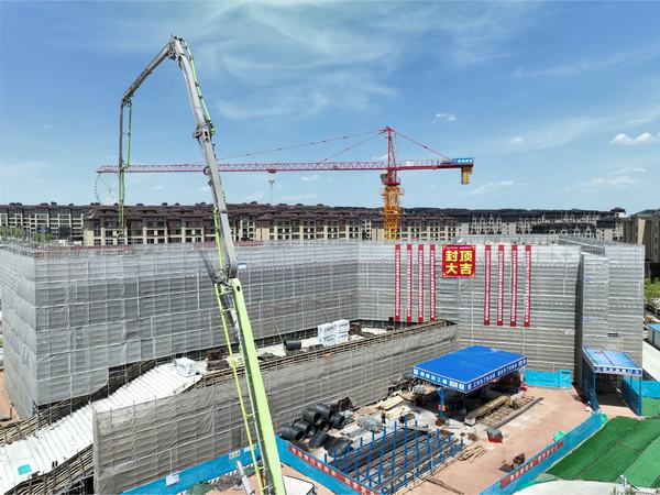 陜煤建設(shè)內(nèi)蒙古分公司康巴什區(qū)棲湖社區(qū)嵌入式服務(wù)中心項(xiàng)目順利封頂