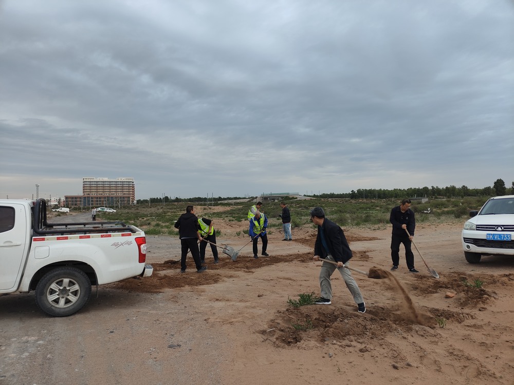 團團領航 青春筑路！陜煤青年突擊隊義務鋪就暖心路