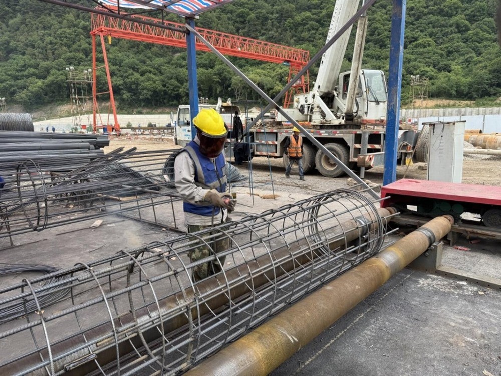 陜煤建設(shè)銅煤公司：黃陵店頭電廠二期建設(shè)者迎“烤”驗，千根樁基提前拔地而起