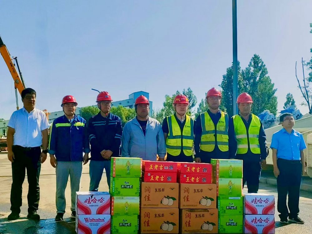 小保當(dāng)?shù)V業(yè)有限公司總經(jīng)理薛曉強(qiáng)深入陜煤建設(shè)機(jī)電安裝公司施工現(xiàn)場(chǎng)慰問考察