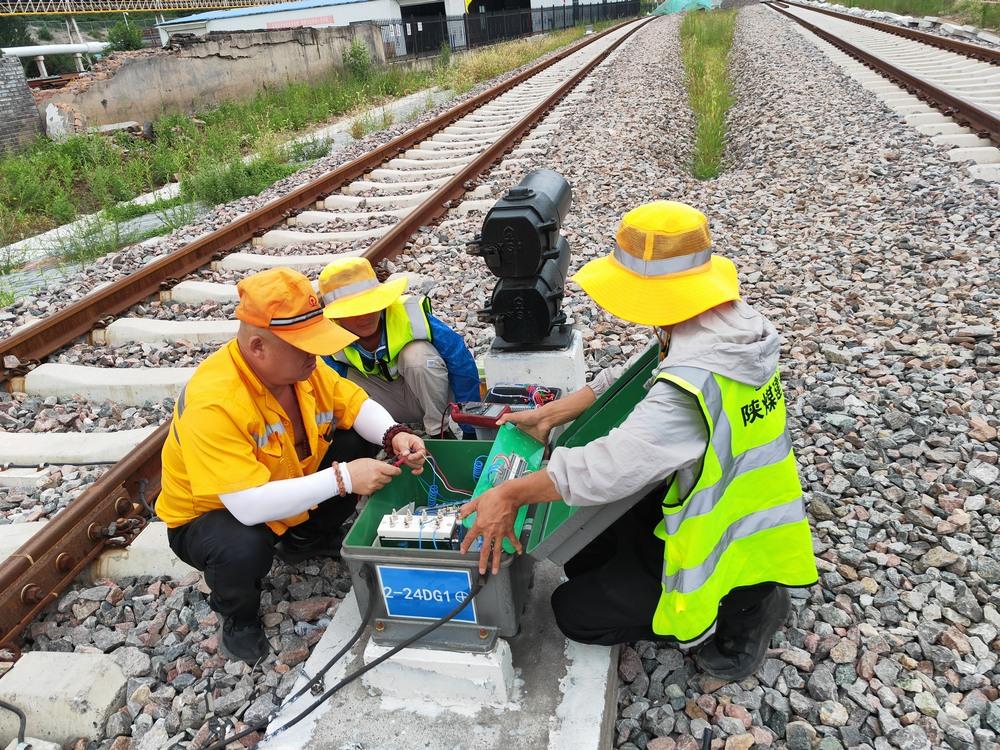 “路”途坦蕩！陜煤建設(shè)路橋分公司黃陵項(xiàng)目部“組合拳”齊發(fā)力