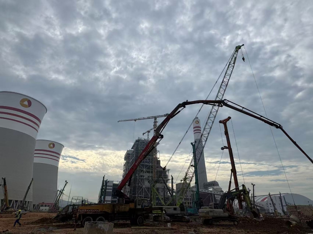 24小時鏖戰(zhàn)！陜煤電力上高有限公司2x1000MW清潔煤電擴(kuò)建項目煤倉間灌注樁圓滿完成