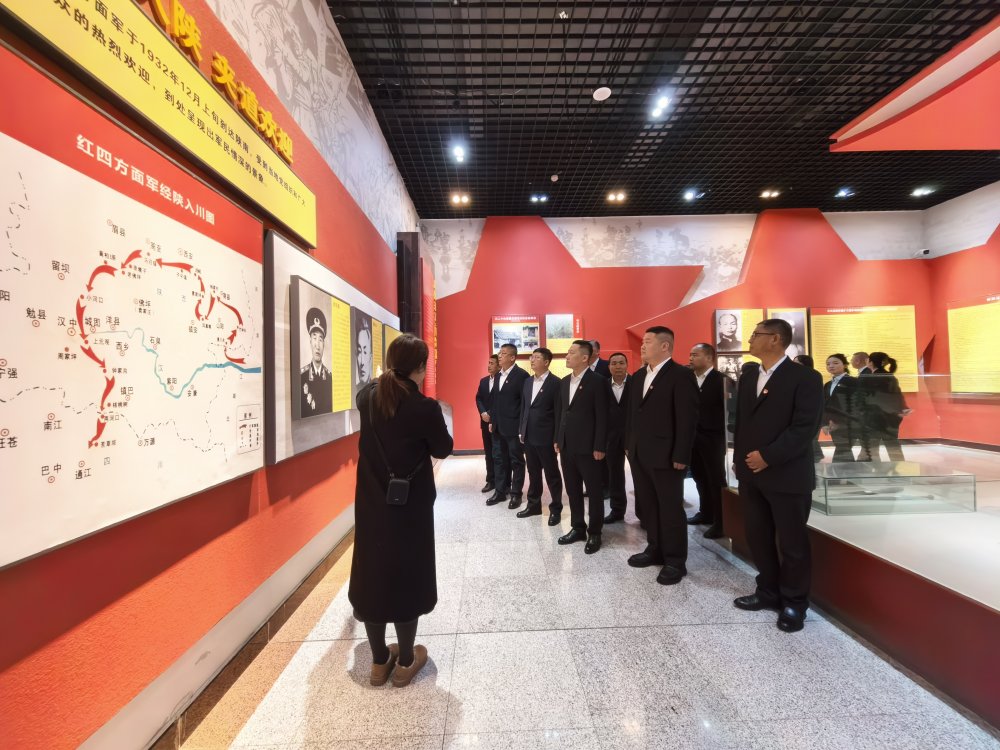 陜煤建設漢中分公司開展“傳承紅色基因 勇?lián)ㄔO使命”主題黨日活動