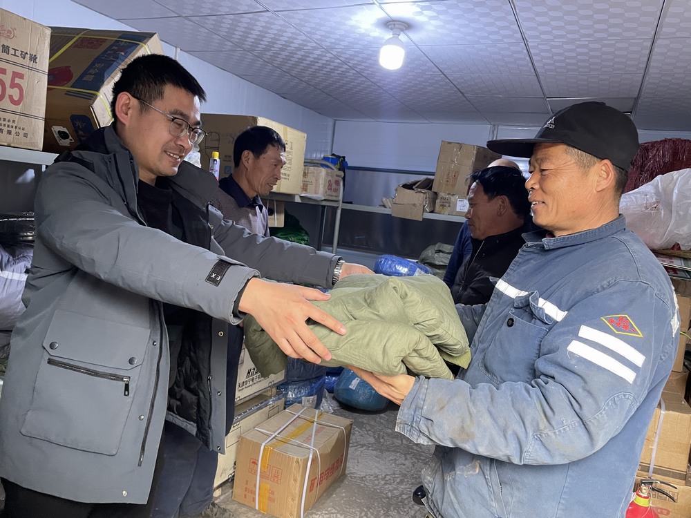 陜煤建設(shè)礦建二公司：凜冬有溫度 后勤強(qiáng)動力