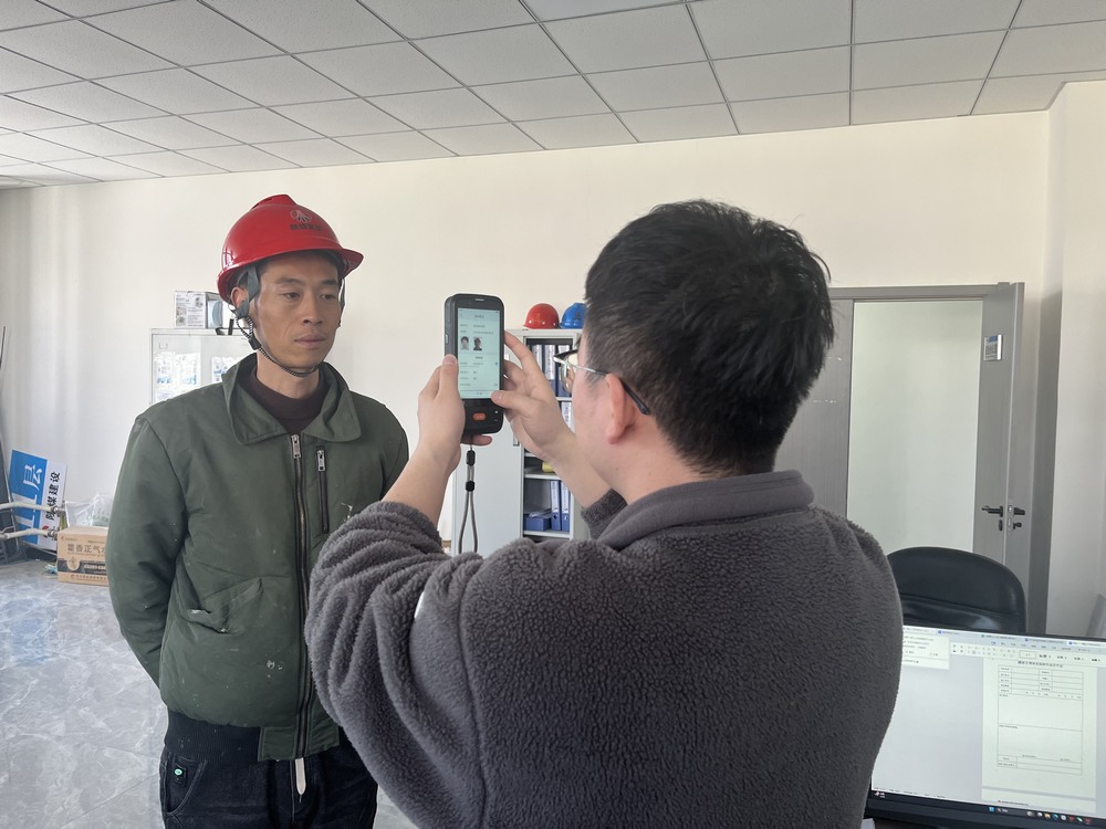 陜煤建設(shè)銅煤公司基層項(xiàng)目部：“冬日護(hù)薪”專(zhuān)項(xiàng)活動(dòng)保障農(nóng)民工“安薪無(wú)憂”